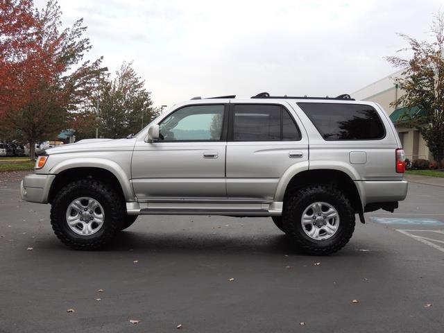 2001 Toyota 4Runner SR5 / 4X4 / 3.4L 6Cyl / Sport / LIFTED LIFTED