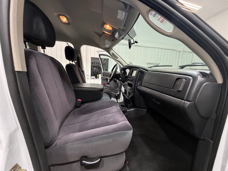 2004 Dodge Ram 3500 SLT 4X4 6-SPEED MANUAL DUALLY 5.9L CUMMINS DIESEL /LONG BED / ZERO RUST - Photo 15 - Gladstone, OR 97027
