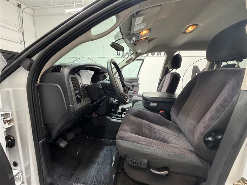 2004 Dodge Ram 3500 SLT 4X4 6-SPEED MANUAL DUALLY 5.9L CUMMINS DIESEL /LONG BED / ZERO RUST - Photo 12 - Gladstone, OR 97027