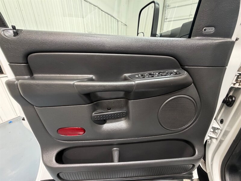 2004 Dodge Ram 3500 SLT 4X4 6-SPEED MANUAL DUALLY 5.9L CUMMINS DIESEL /LONG BED / ZERO RUST - Photo 31 - Gladstone, OR 97027