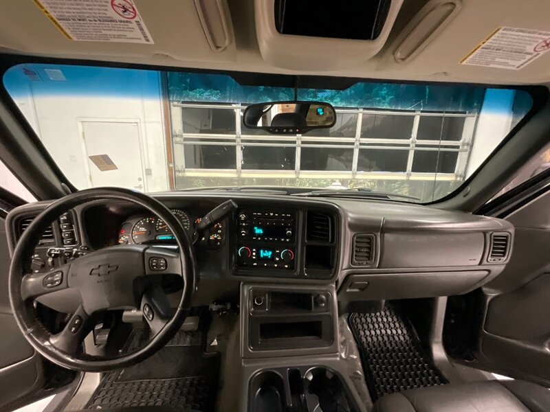 2007 Chevrolet Silverado 3500 LT Crew Cab 4X4 / 6.6L DIESEL / DUALLY / LBZ MOTOR  / Leather & Heated Seats / DVD Player / RUST FREE / ALLISON TRANNY - Photo 38 - Gladstone, OR 97027