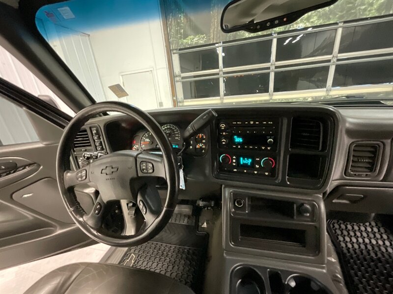 2007 Chevrolet Silverado 3500 LT Crew Cab 4X4 / 6.6L DIESEL / DUALLY / LBZ MOTOR  / Leather & Heated Seats / DVD Player / RUST FREE / ALLISON TRANNY - Photo 18 - Gladstone, OR 97027