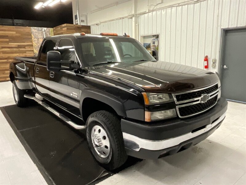 2007 Chevrolet Silverado 3500 LT Crew Cab 4X4 / 6.6L DIESEL / DUALLY / LBZ MOTOR  / Leather & Heated Seats / DVD Player / RUST FREE / ALLISON TRANNY - Photo 2 - Gladstone, OR 97027