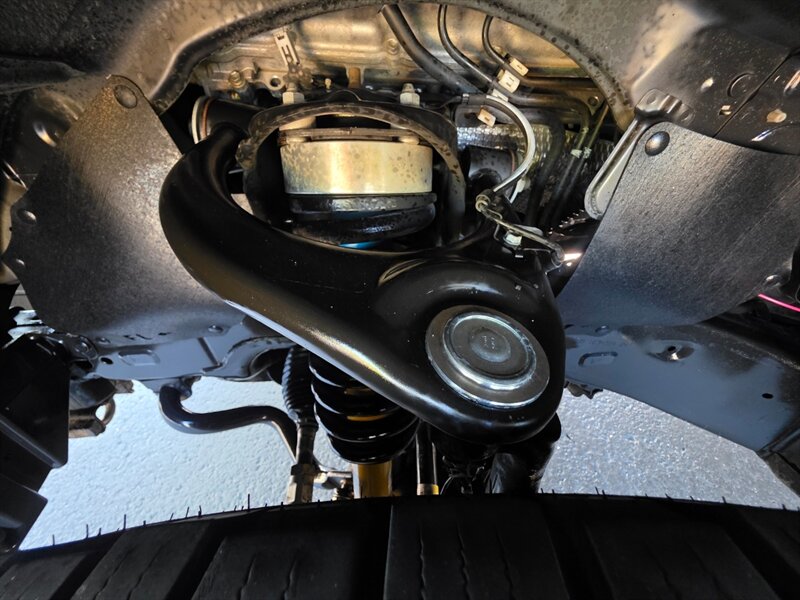 2021 Toyota Tundra CREW MAX 4X4 / V8 5.7L / LOCAL TRADE-IN / NO RUST / ARE CANOPY / 38-GALLON TANK / IMMACULATE !! - Photo 32 - Portland, OR 97217