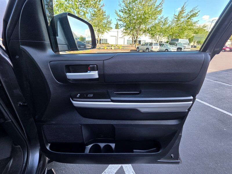 2021 Toyota Tundra CREW MAX 4X4 / V8 5.7L / LOCAL TRADE-IN / NO RUST / ARE CANOPY / 38-GALLON TANK / IMMACULATE !! - Photo 44 - Portland, OR 97217