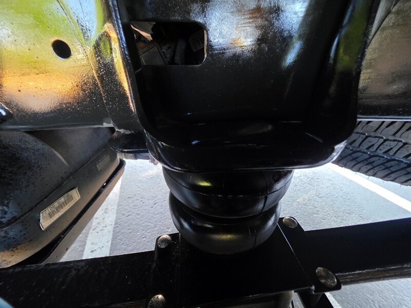 2021 Toyota Tundra CREW MAX 4X4 / V8 5.7L / LOCAL TRADE-IN / NO RUST / ARE CANOPY / 38-GALLON TANK / IMMACULATE !! - Photo 31 - Portland, OR 97217