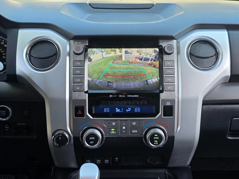 2021 Toyota Tundra CREW MAX 4X4 / V8 5.7L / LOCAL TRADE-IN / NO RUST / ARE CANOPY / 38-GALLON TANK / IMMACULATE !! - Photo 18 - Portland, OR 97217