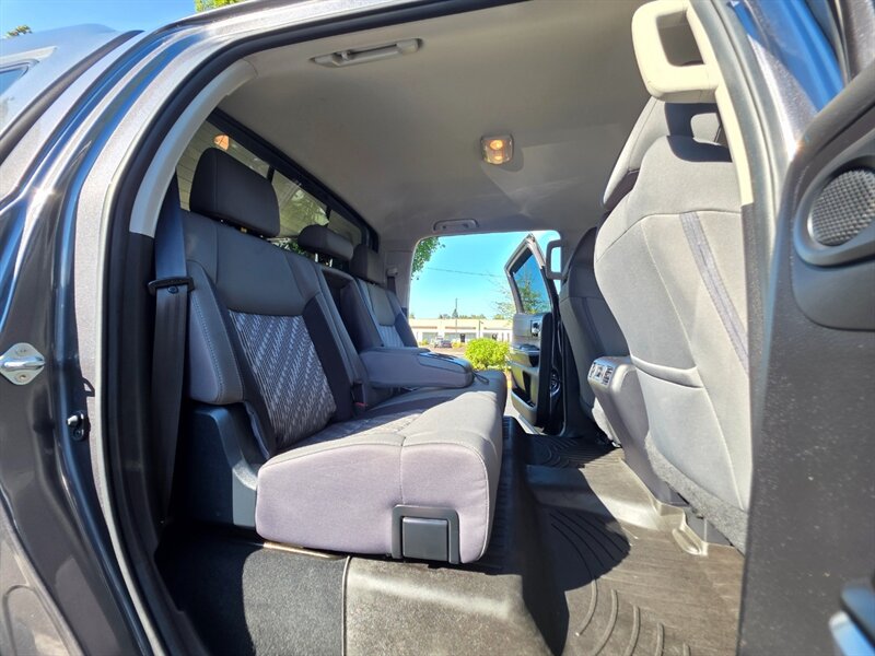 2021 Toyota Tundra CREW MAX 4X4 / V8 5.7L / LOCAL TRADE-IN / NO RUST / ARE CANOPY / 38-GALLON TANK / IMMACULATE !! - Photo 16 - Portland, OR 97217