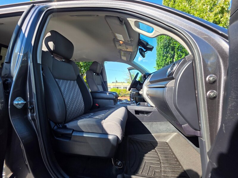 2021 Toyota Tundra CREW MAX 4X4 / V8 5.7L / LOCAL TRADE-IN / NO RUST / ARE CANOPY / 38-GALLON TANK / IMMACULATE !! - Photo 14 - Portland, OR 97217