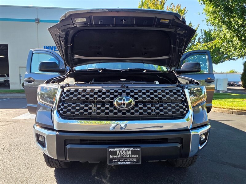 2021 Toyota Tundra CREW MAX 4X4 / V8 5.7L / LOCAL TRADE-IN / NO RUST / ARE CANOPY / 38-GALLON TANK / IMMACULATE !! - Photo 29 - Portland, OR 97217