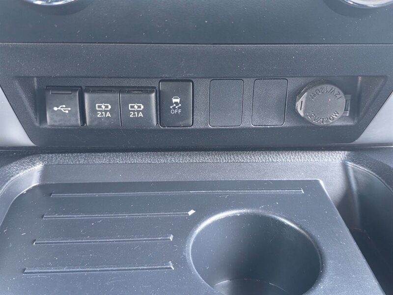 2021 Toyota Tundra CREW MAX 4X4 / V8 5.7L / LOCAL TRADE-IN / NO RUST / ARE CANOPY / 38-GALLON TANK / IMMACULATE !! - Photo 42 - Portland, OR 97217