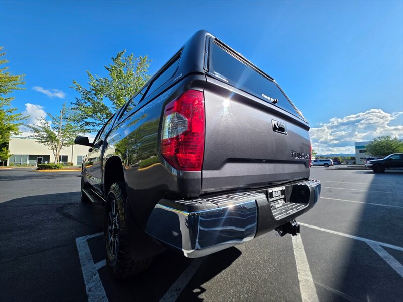 2021 Toyota Tundra CREW MAX 4X4 / V8 5.7L / LOCAL TRADE-IN / NO RUST / ARE CANOPY / 38-GALLON TANK / IMMACULATE !! - Photo 11 - Portland, OR 97217