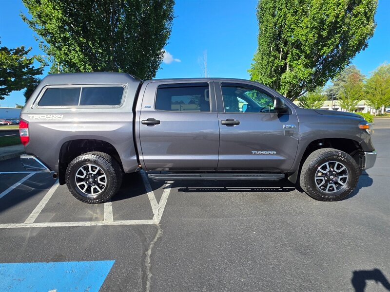 2021 Toyota Tundra CREW MAX 4X4 / V8 5.7L / LOCAL TRADE-IN / NO RUST / ARE CANOPY / 38-GALLON TANK / IMMACULATE !! - Photo 4 - Portland, OR 97217