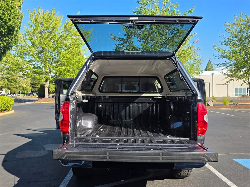 2021 Toyota Tundra CREW MAX 4X4 / V8 5.7L / LOCAL TRADE-IN / NO RUST / ARE CANOPY / 38-GALLON TANK / IMMACULATE !! - Photo 21 - Portland, OR 97217