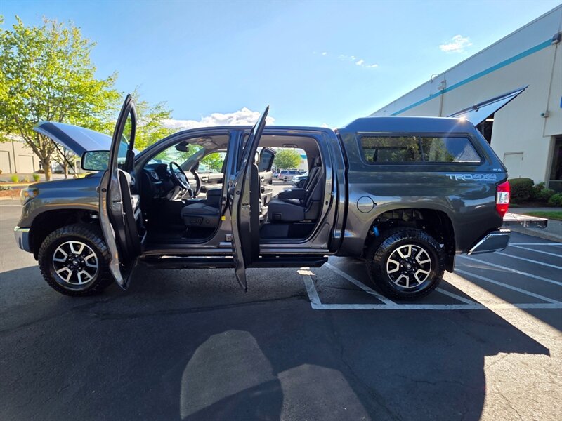 2021 Toyota Tundra CREW MAX 4X4 / V8 5.7L / LOCAL TRADE-IN / NO RUST / ARE CANOPY / 38-GALLON TANK / IMMACULATE !! - Photo 23 - Portland, OR 97217