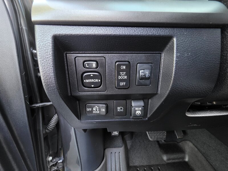 2021 Toyota Tundra CREW MAX 4X4 / V8 5.7L / LOCAL TRADE-IN / NO RUST / ARE CANOPY / 38-GALLON TANK / IMMACULATE !! - Photo 37 - Portland, OR 97217