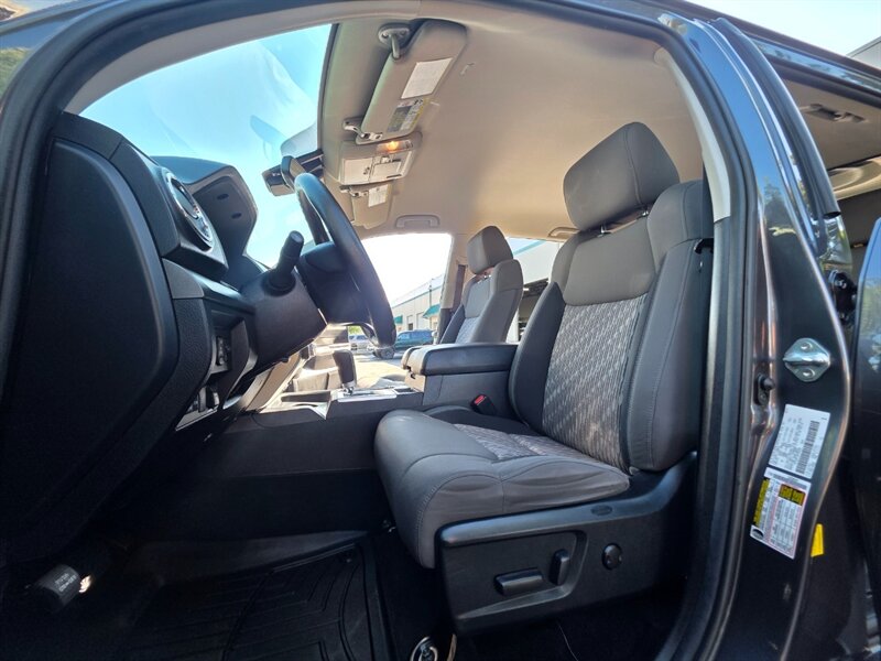 2021 Toyota Tundra CREW MAX 4X4 / V8 5.7L / LOCAL TRADE-IN / NO RUST / ARE CANOPY / 38-GALLON TANK / IMMACULATE !! - Photo 13 - Portland, OR 97217