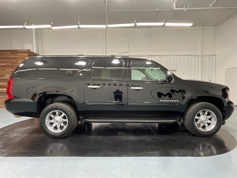 2011 Chevrolet Suburban LT 2500 4X4 / 6.0L V8 / Leather Navi / LOCAL  / NO RUST / 3/4 TON - Photo 4 - Gladstone, OR 97027