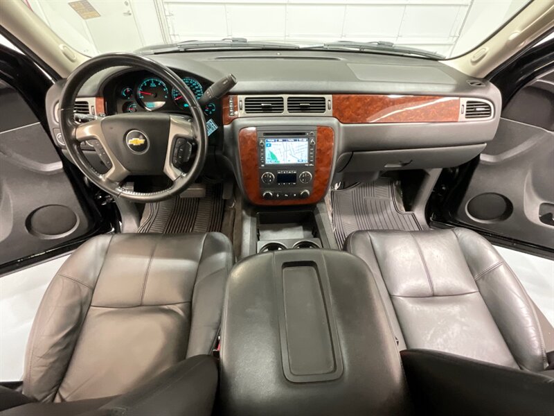 2011 Chevrolet Suburban LT 2500 4X4 / 6.0L V8 / Leather Navi / LOCAL  / NO RUST / 3/4 TON - Photo 39 - Gladstone, OR 97027