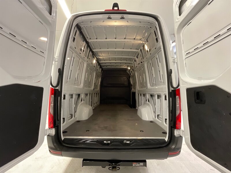 2021 Mercedes-Benz Sprinter 2500 CARGO VAN / 4Cyl DIESEL / HIGHROOF 170 " WB  / Backup Camera / 28,000 MILES - Photo 11 - Gladstone, OR 97027