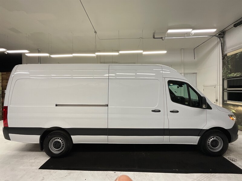 2021 Mercedes-Benz Sprinter 2500 CARGO VAN / 4Cyl DIESEL / HIGHROOF 170 " WB  / Backup Camera / 28,000 MILES - Photo 4 - Gladstone, OR 97027