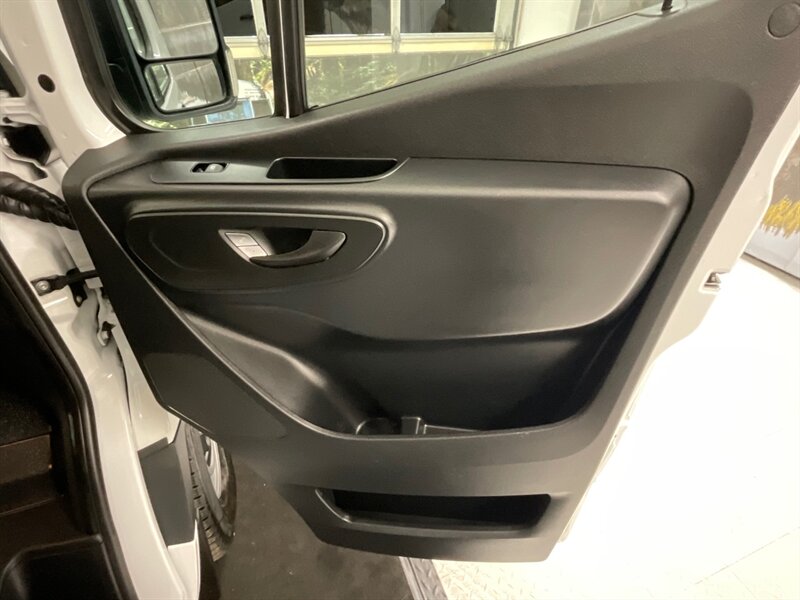 2021 Mercedes-Benz Sprinter 2500 CARGO VAN / 4Cyl DIESEL / HIGHROOF 170 " WB  / Backup Camera / 28,000 MILES - Photo 38 - Gladstone, OR 97027