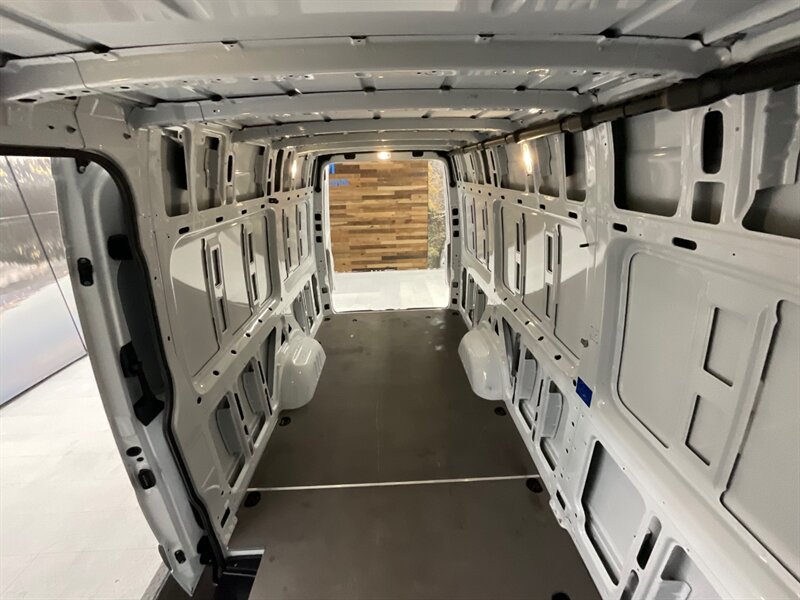 2021 Mercedes-Benz Sprinter 2500 CARGO VAN / 4Cyl DIESEL / HIGHROOF 170 " WB  / Backup Camera / 28,000 MILES - Photo 31 - Gladstone, OR 97027