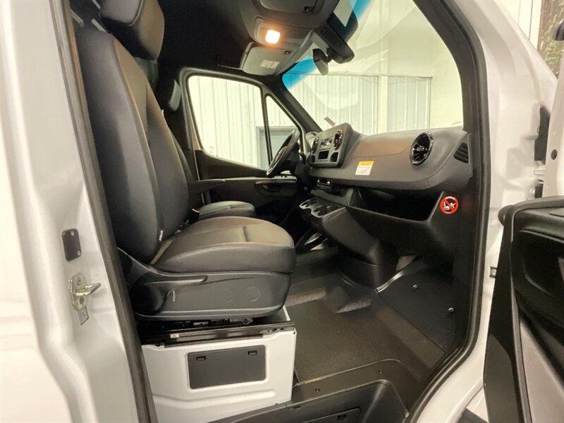 2021 Mercedes-Benz Sprinter 2500 CARGO VAN / 4Cyl DIESEL / HIGHROOF 170 " WB  / Backup Camera / 28,000 MILES - Photo 15 - Gladstone, OR 97027