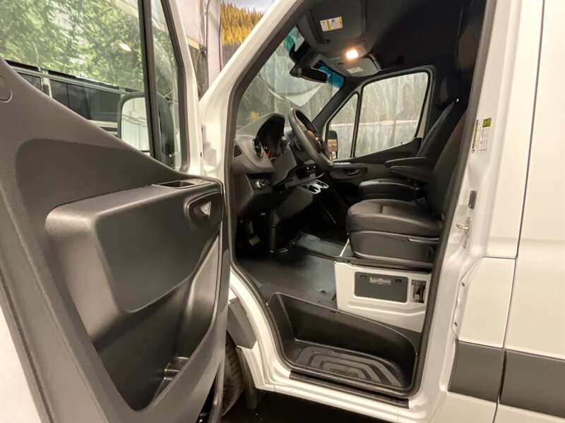 2021 Mercedes-Benz Sprinter 2500 CARGO VAN / 4Cyl DIESEL / HIGHROOF 170 " WB  / Backup Camera / 28,000 MILES - Photo 36 - Gladstone, OR 97027