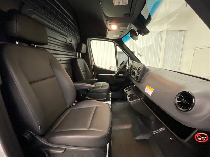 2021 Mercedes-Benz Sprinter 2500 CARGO VAN / 4Cyl DIESEL / HIGHROOF 170 " WB  / Backup Camera / 28,000 MILES - Photo 40 - Gladstone, OR 97027