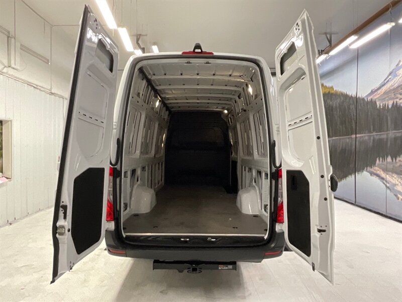 2021 Mercedes-Benz Sprinter 2500 CARGO VAN / 4Cyl DIESEL / HIGHROOF 170 " WB  / Backup Camera / 28,000 MILES - Photo 10 - Gladstone, OR 97027