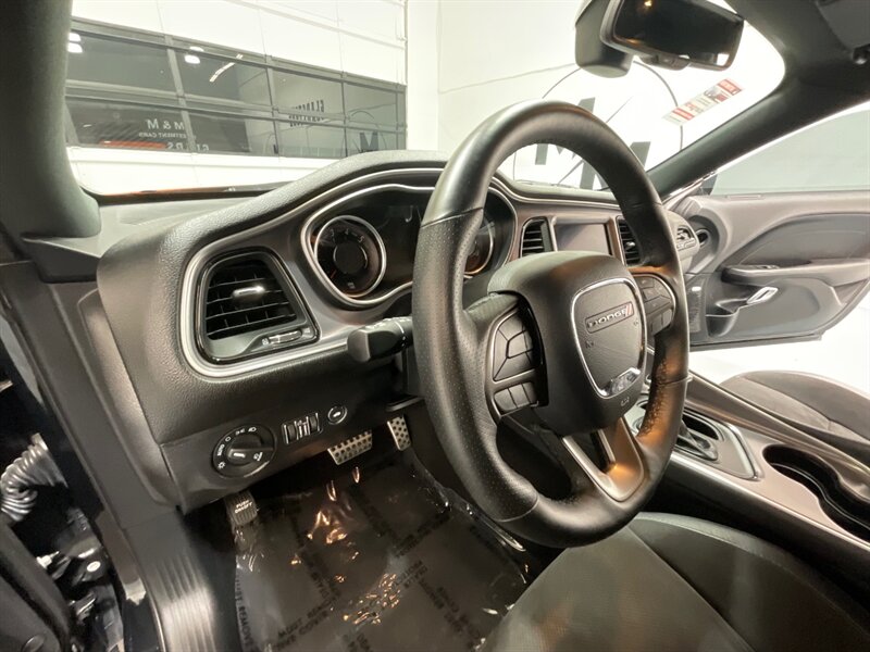 2019 Dodge Challenger R/T Scat Pack Plus Pkg/392 V8 HEMI 6.4L / 30K MILE  / 8-Speed Transmission - Photo 17 - Gladstone, OR 97027