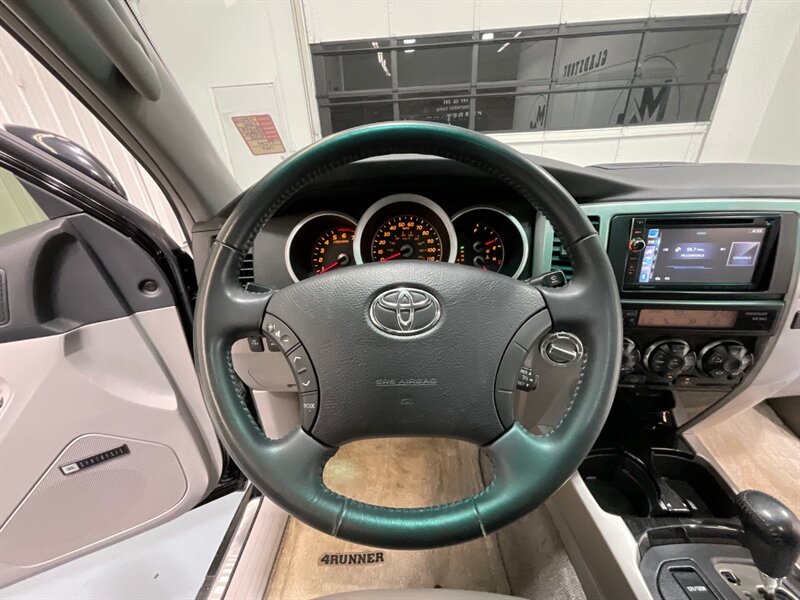 2009 Toyota 4Runner Limited Sport Utility 4X4 / 4.0L V6 /Leather Seats  / LOCAL with ZERO RUST - Photo 17 - Gladstone, OR 97027