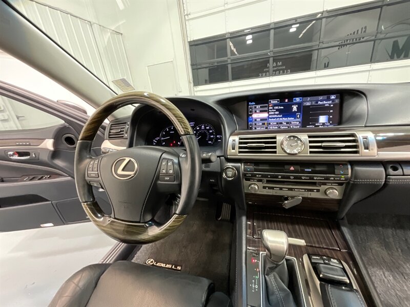 2015 Lexus LS 460 Luxury Sedan / 4.6L V8 / Brand New Tires  / Leather w. Heated & Cooled Seats / Sunroof - Photo 14 - Gladstone, OR 97027