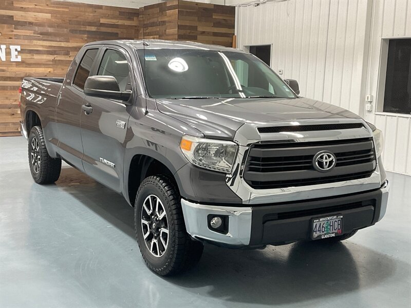 2014 Toyota Tundra SR5  / LOCAL TRUCK / BACKUP CAMERA - Photo 2 - Gladstone, OR 97027