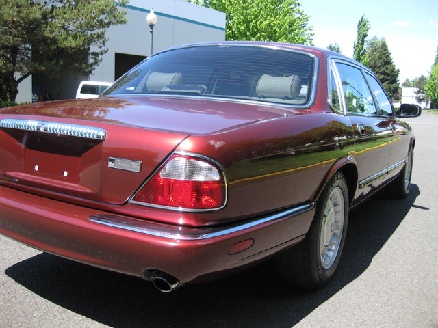 1998 Jaguar XJ8 Vanden Plas-L   - Photo 12 - Portland, OR 97217