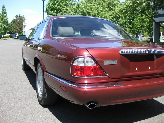 1998 Jaguar XJ8 Vanden Plas-L   - Photo 11 - Portland, OR 97217