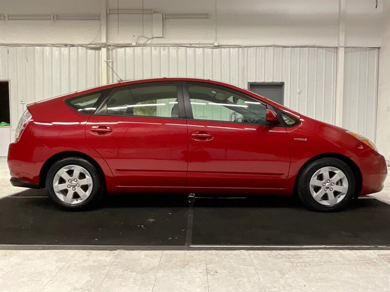 2007 Toyota Prius Hatchback / Hybrid / Backup Camera / 109,000 MILES  / Backup Camera / Brand New Tires / Excel Cond - Photo 4 - Gladstone, OR 97027