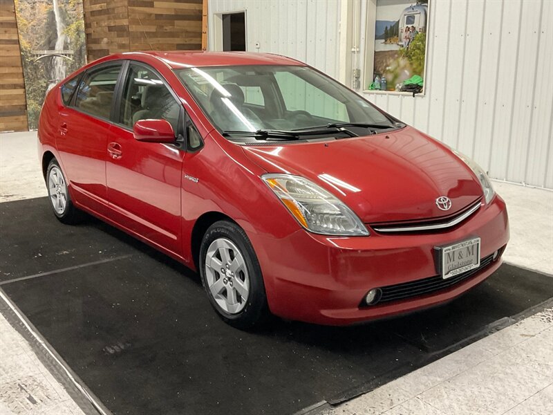 2007 Toyota Prius Hatchback / Hybrid / Backup Camera / 109,000 MILES  / Backup Camera / Brand New Tires / Excel Cond - Photo 2 - Gladstone, OR 97027