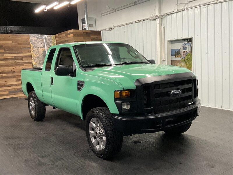 2009 Ford F-350 Super Duty XL Super Cab 4X4 / 6.8L V10 / Excel Con   - Photo 2 - Gladstone, OR 97027