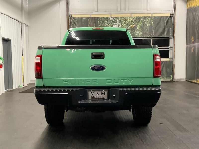 2009 Ford F-350 Super Duty XL Super Cab 4X4 / 6.8L V10 / Excel Con   - Photo 6 - Gladstone, OR 97027