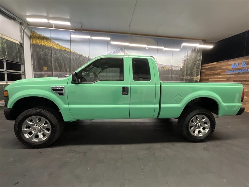 2009 Ford F-350 Super Duty XL Super Cab 4X4 / 6.8L V10 / Excel Con   - Photo 3 - Gladstone, OR 97027