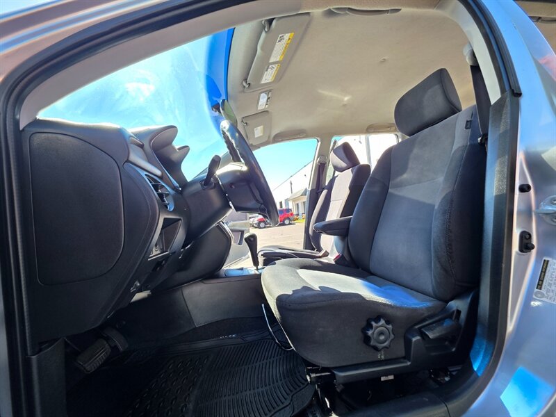2006 Mitsubishi Outlander LS ALL WHEEL DRIVE / 4-Cyl , 2.4L / Fresh Trade In / Local Car / Clean Title / No Rust - Photo 13 - Portland, OR 97217