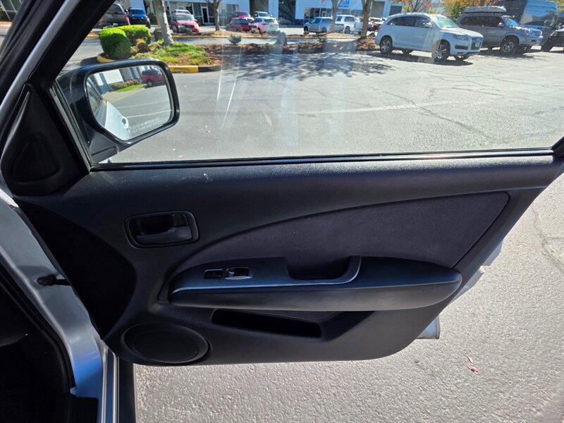 2006 Mitsubishi Outlander LS ALL WHEEL DRIVE / 4-Cyl , 2.4L / Fresh Trade In / Local Car / Clean Title / No Rust - Photo 38 - Portland, OR 97217