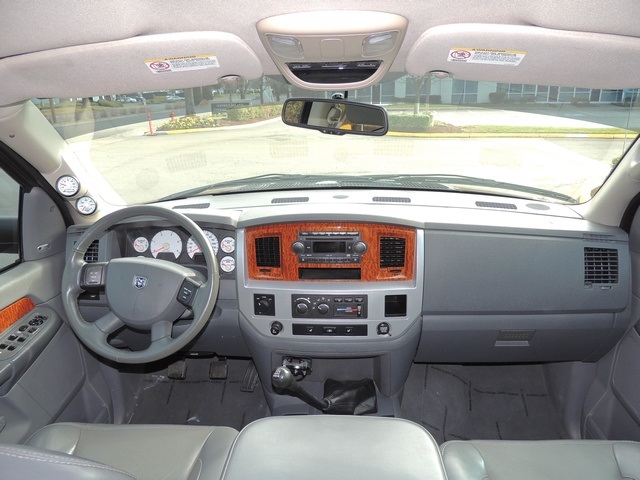 2006 Dodge Ram 3500 Laramie/ Mega Cab/ 4X4 / 5.9L DIESEL/ 6-SPD MANUAL   - Photo 22 - Portland, OR 97217