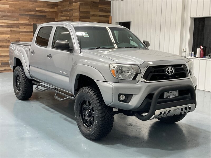 2015 Toyota Tacoma V6 Double Cab 4X4 / 1-OWNER / LIFTED w. NEW TIRES  / ZERO RUST - Photo 2 - Gladstone, OR 97027