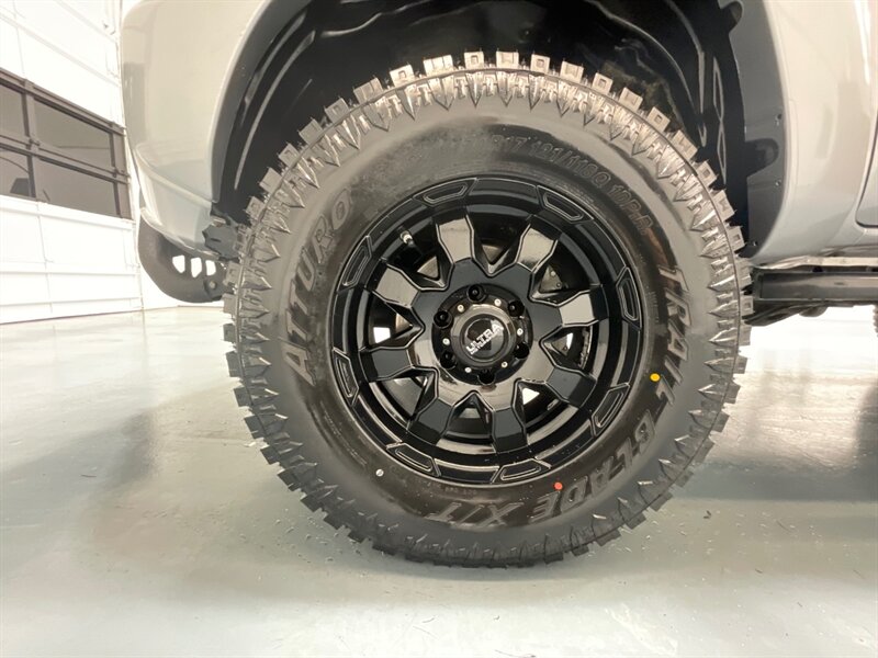 2015 Toyota Tacoma V6 Double Cab 4X4 / 1-OWNER / LIFTED w. NEW TIRES  / ZERO RUST - Photo 21 - Gladstone, OR 97027