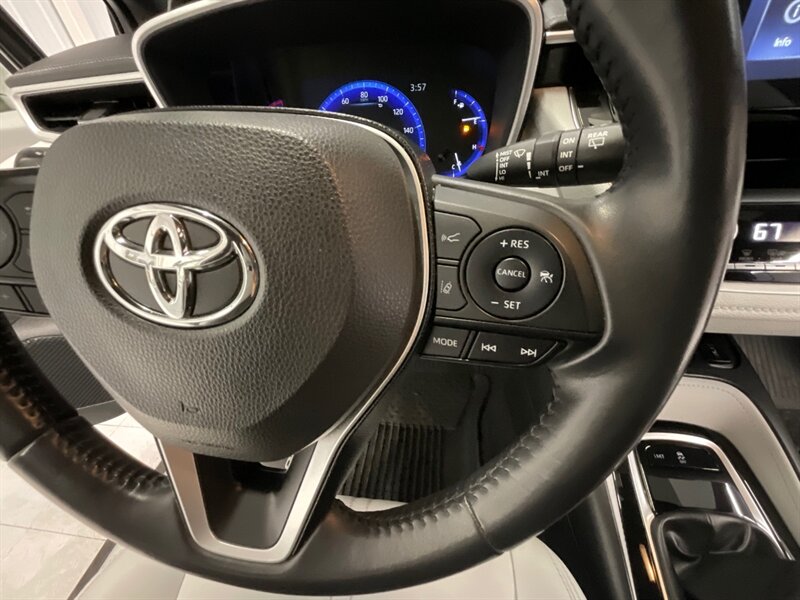 2019 Toyota Corolla Hatchback XSE / 6-SPEED MANUAL / Leather Heated  / LOCAL CAR / Leather - Photo 20 - Gladstone, OR 97027