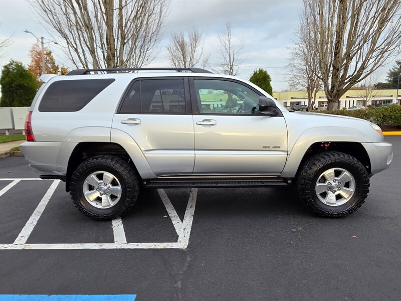 2004 Toyota 4Runner SR5 4X4 / V8 4.7L / DIFF LOCK  / BRAND NEW TIMING BELT & WATER PUMP  / BRAND NEW LIFT & TIRES / THIRD ROW SEAT / SERVICE RECORDS - Photo 4 - Portland, OR 97217