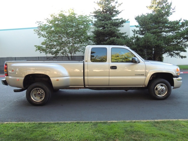 2005 GMC Sierra 3500 SLE/4X4 / 8.1Liter 8Cyl / Dually / 1-Owner   - Photo 4 - Portland, OR 97217